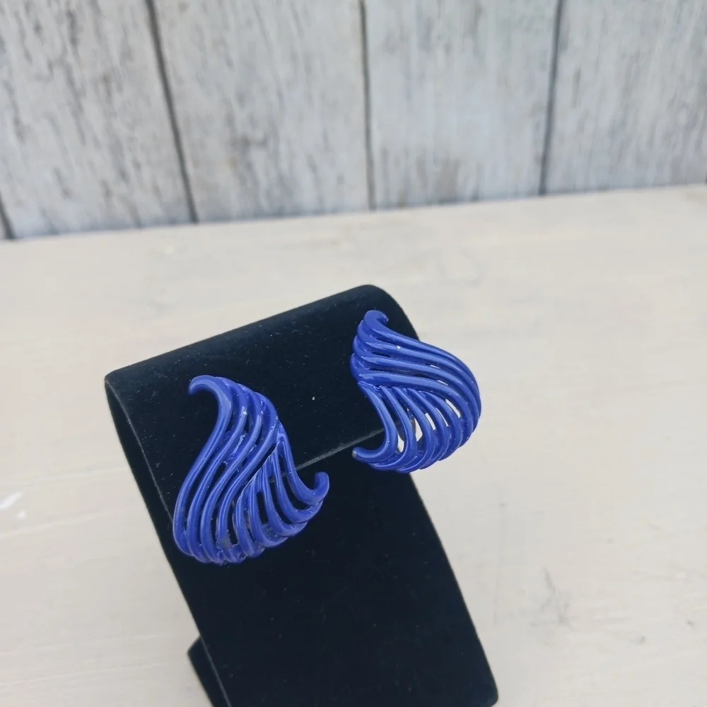 Vintage Metal Blue Painted Abstract Clip On Earrings Art To Wear Swirl Statement